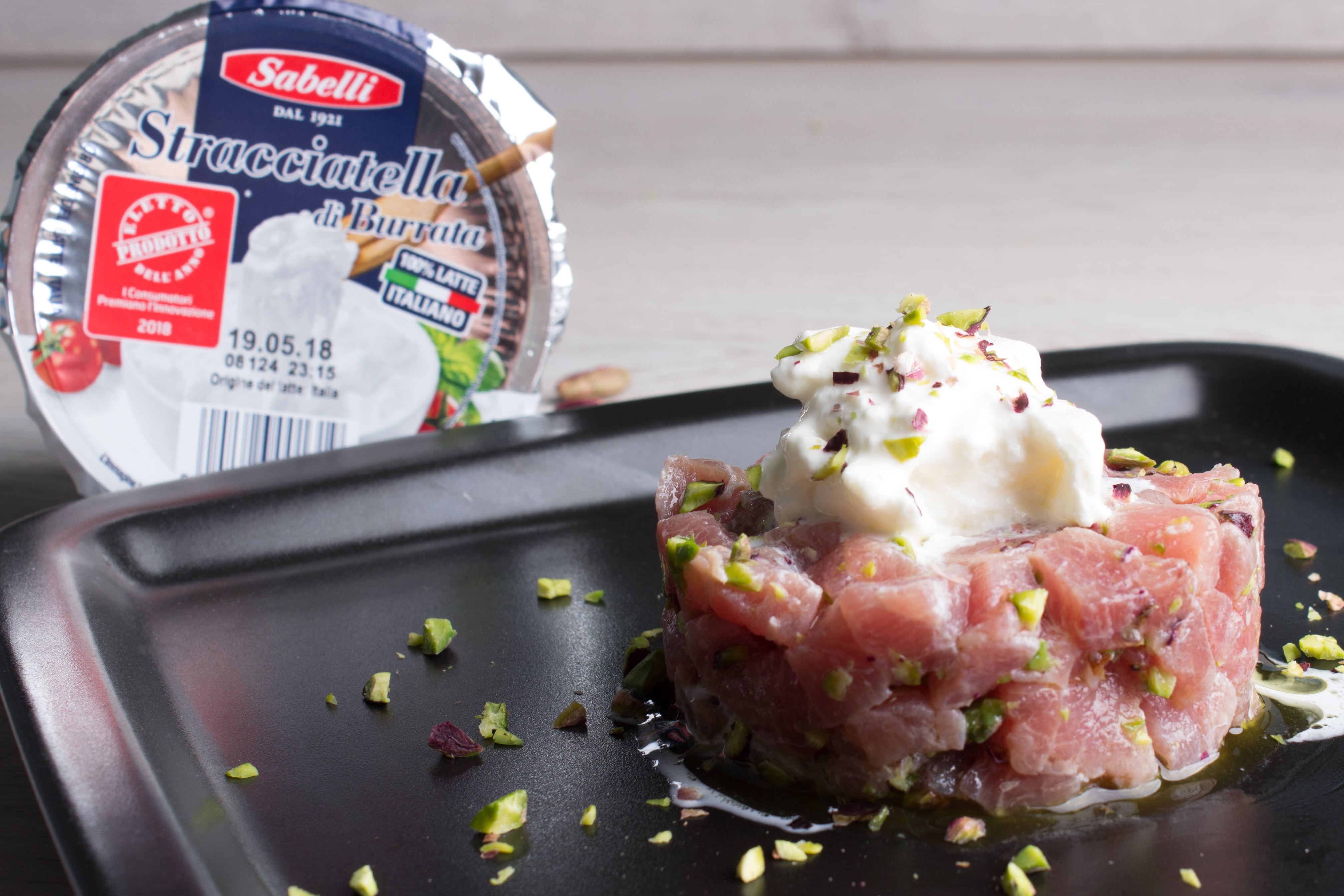 Tartare di tonno con stracciatella