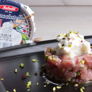 Tartare di tonno con stracciatella