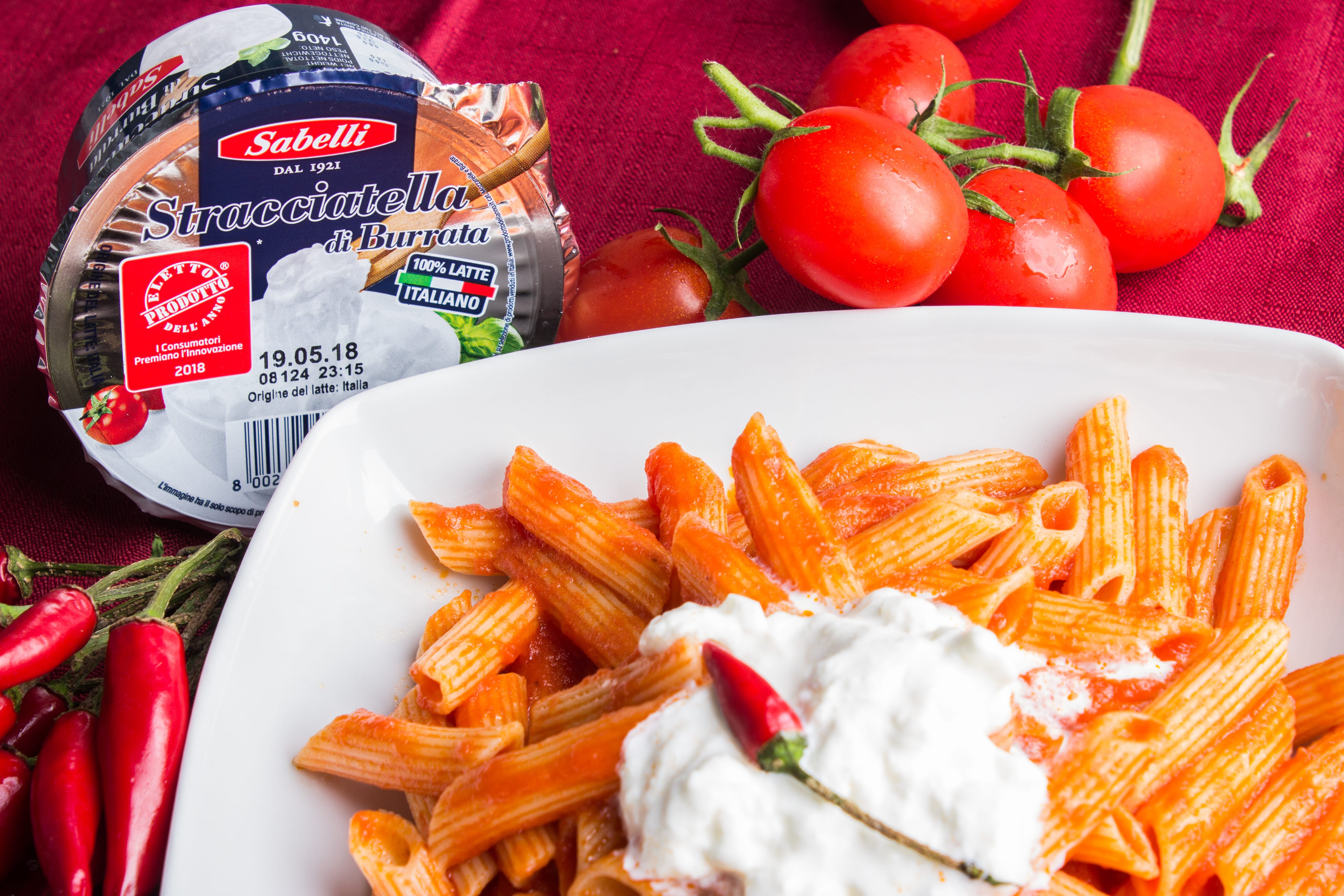 Pennette all’arrabbiata con stracciatella di burrata