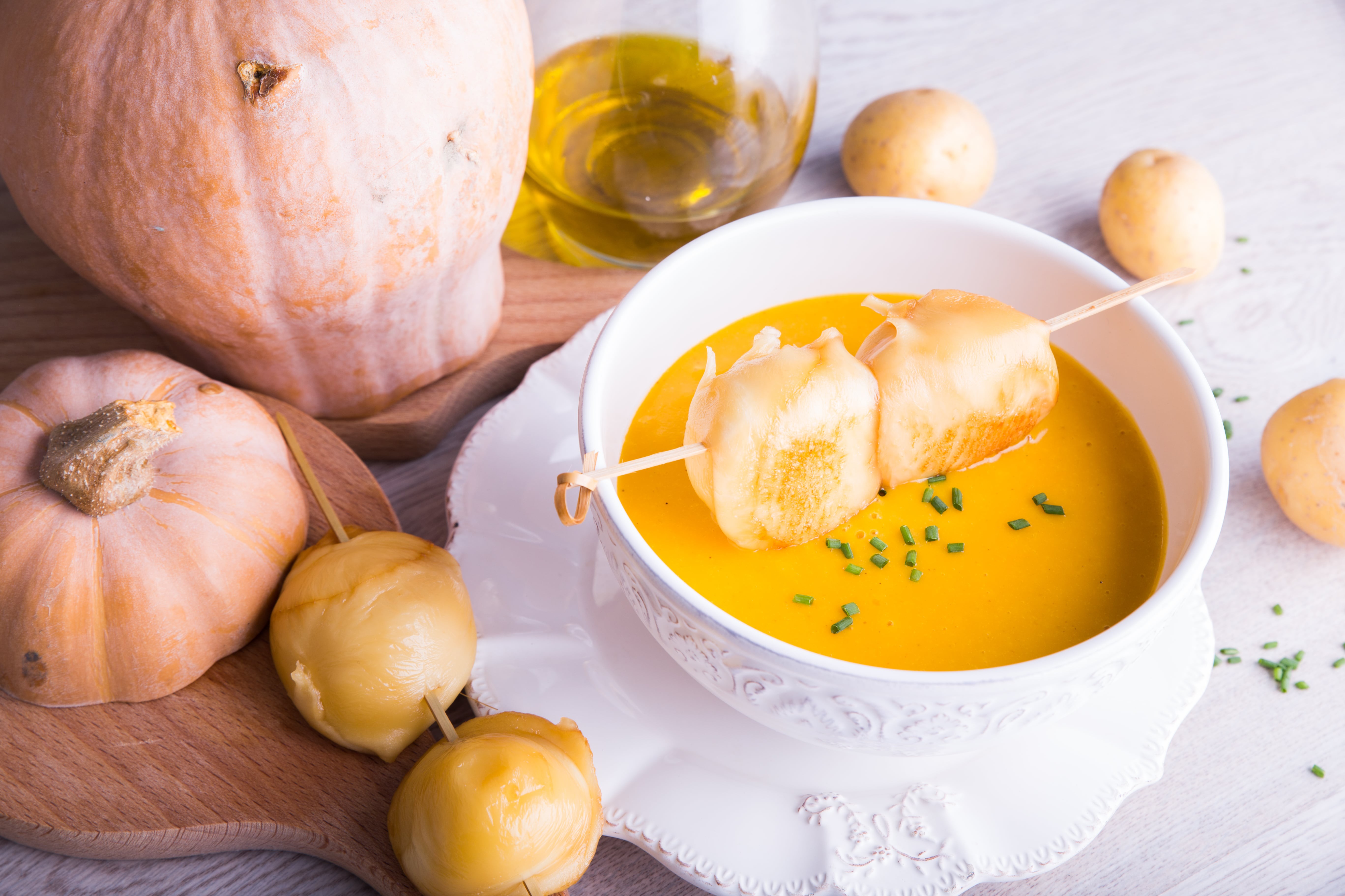 Crema di zucca al curry con scamorza affumicata