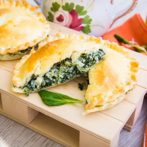 Rustic pie with ricotta and spinach