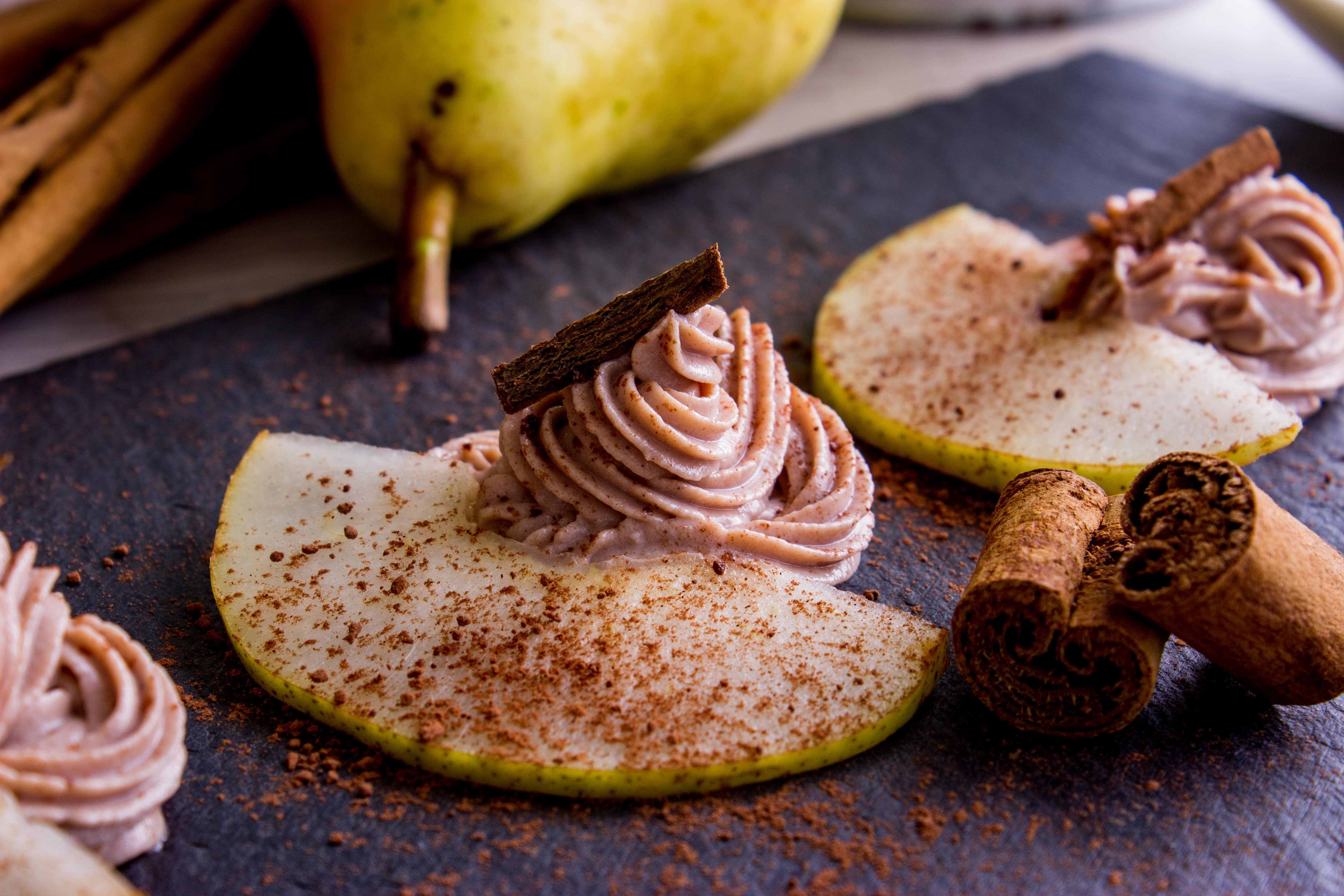 Mousse di ricotta speziata alle pere