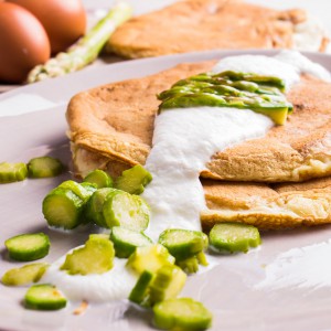 Pancake agli asparagi con crema di burrata